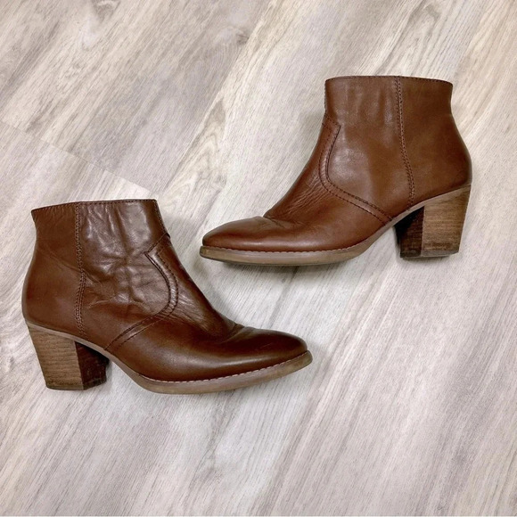 Women’s Crown Vintage Leather Western Short Boot / Warm Brown Leather / Size 8.5 - Picture 1 of 16